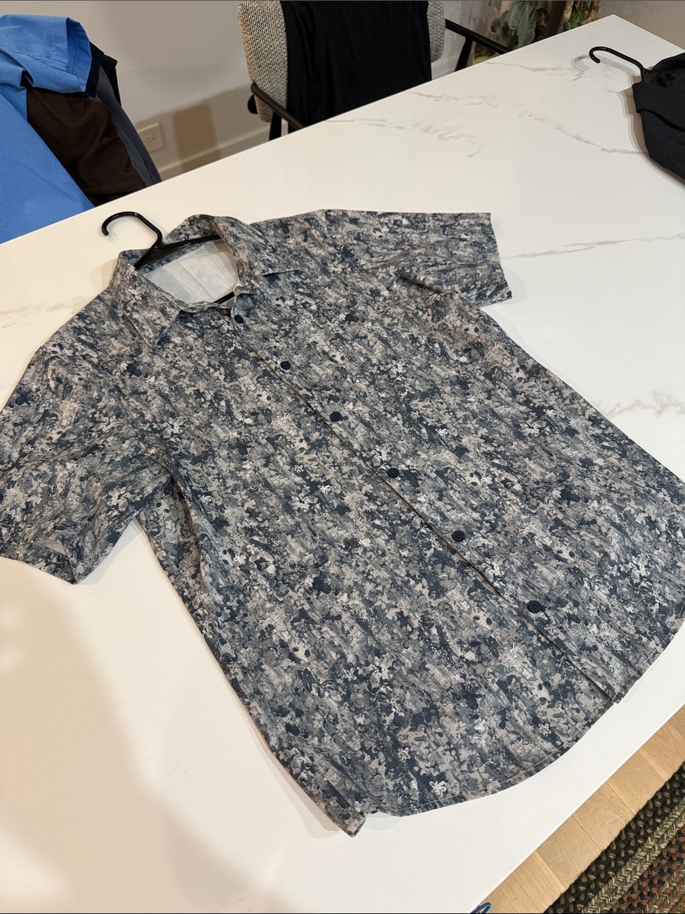 lululemon athletica Short Sleeve Button-Down in Gray and navy Speckle